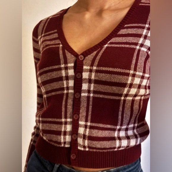 Hollister Sweaters - ♥️ Hollister Burgundy White Plaid Cropped Cardigan Size S